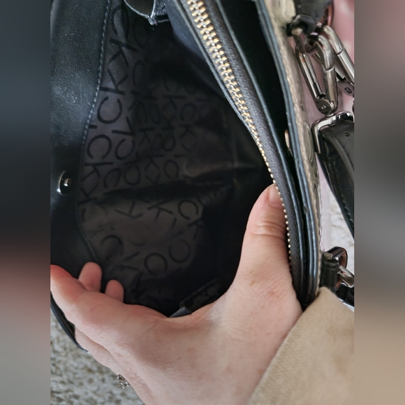 Calvin Klein purse - Picture 7 of 11